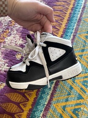Vintage Y2K Black and White Nike Kids High Top Sneakers Size 7C Toddler